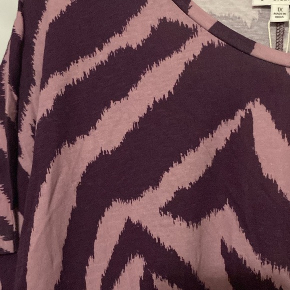 NWT Wonderly Mauve and Dark Purple Zebra Print Tunic Top Size 1X. Model Blend - Picture 4 of 10